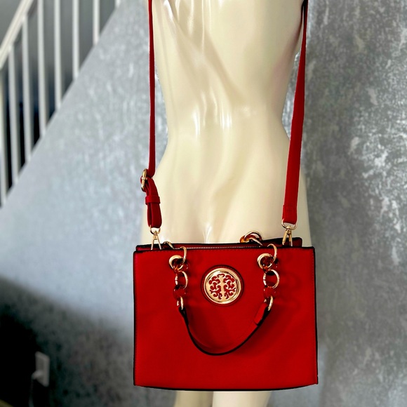 Tree of Life crossbody bag w/a detachable strap in the most gorgeous red color - Picture 5 of 7
